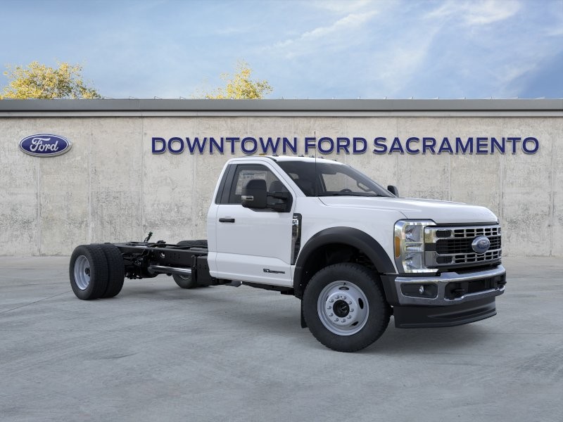 2025 Ford F-450 Super Duty Chassis Cab XLT - Photo 30