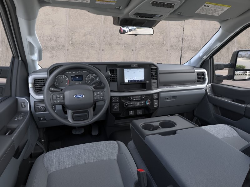 2025 Ford F-450 Super Duty Chassis Cab XLT - Photo 10
