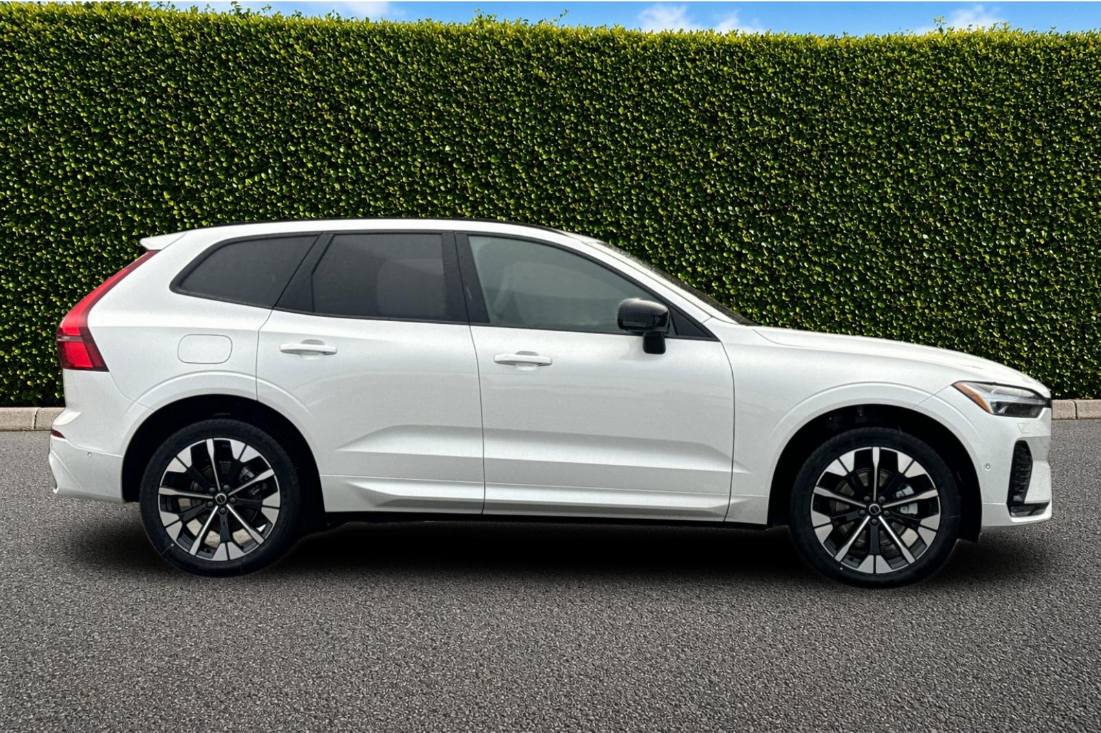 2026 Volvo XC60 Plus - Photo 7