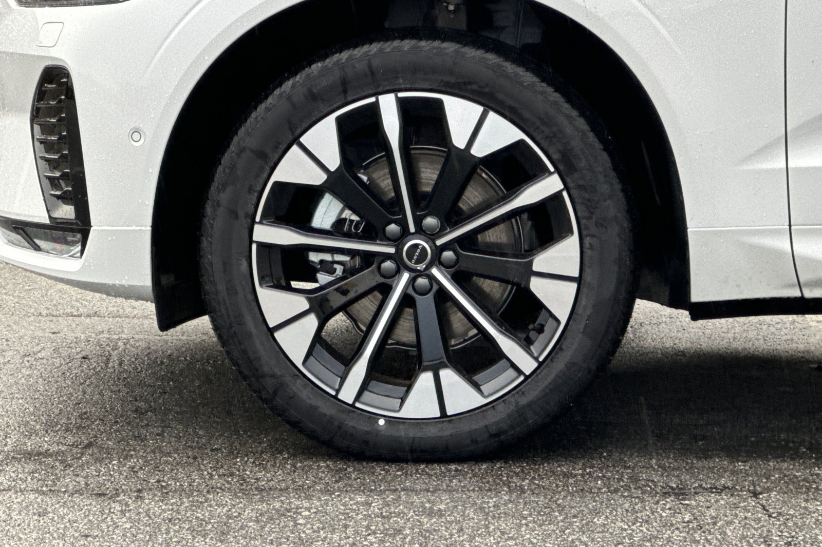 2026 Volvo XC60 Plus - Photo 23