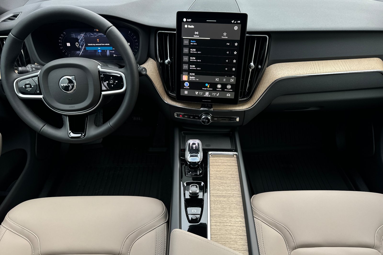 2026 Volvo XC60 Plus - Photo 13