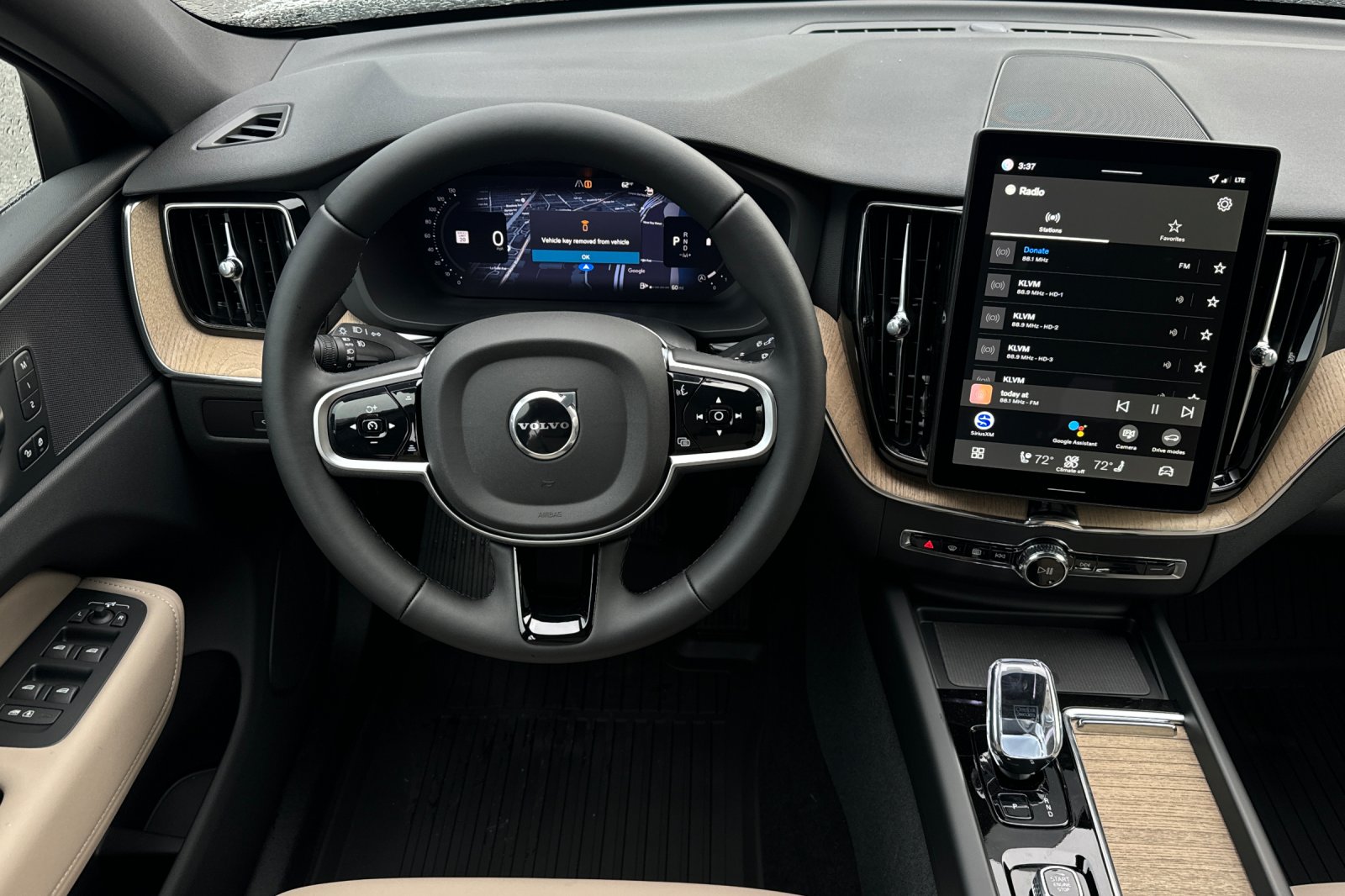 2026 Volvo XC60 Plus - Photo 14