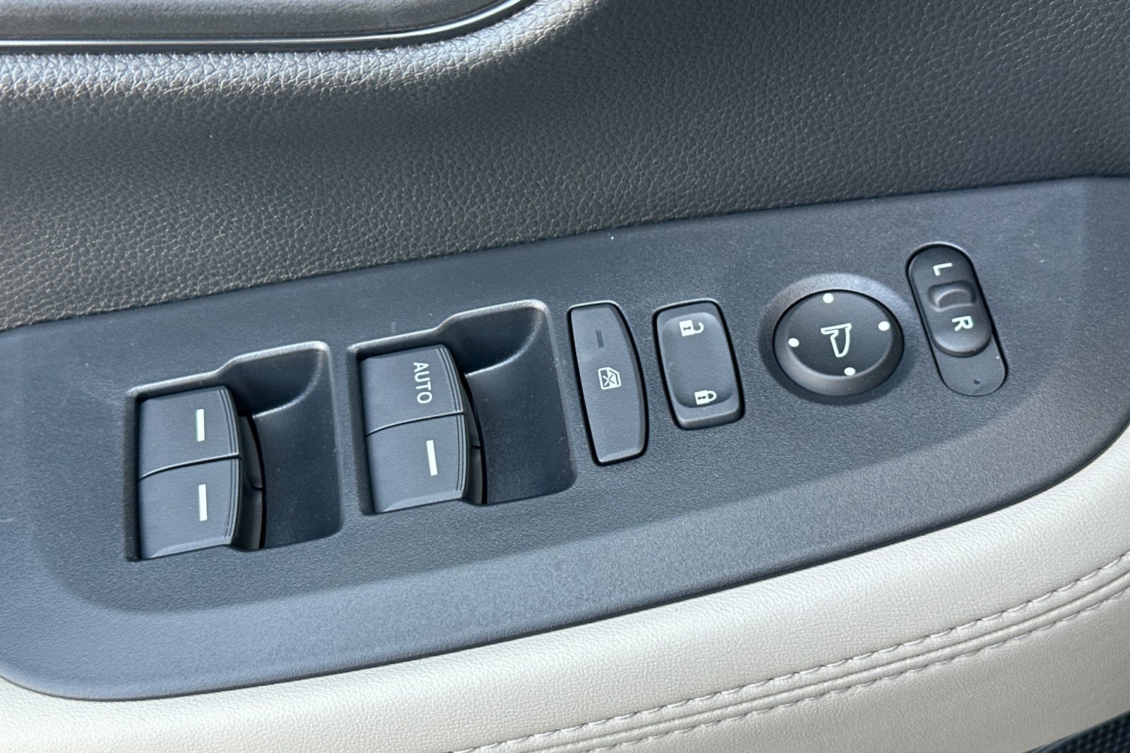 2026 Honda HR-V LX - Photo 11