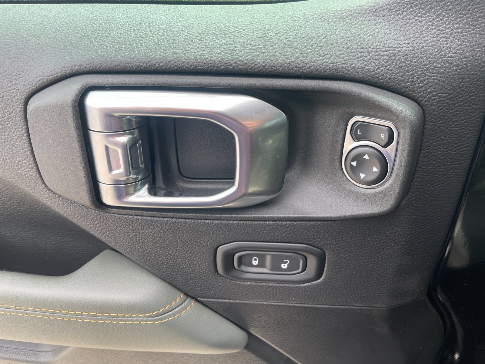 Used 2025 Black Jeep Mojave image 13
