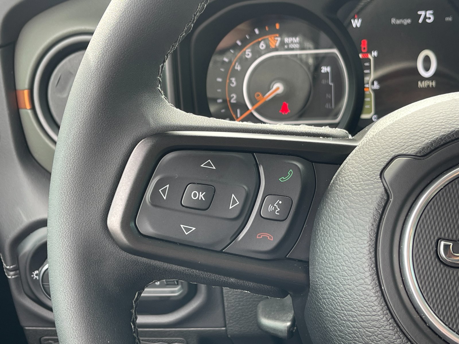 Used 2025 Black Jeep Mojave image 25