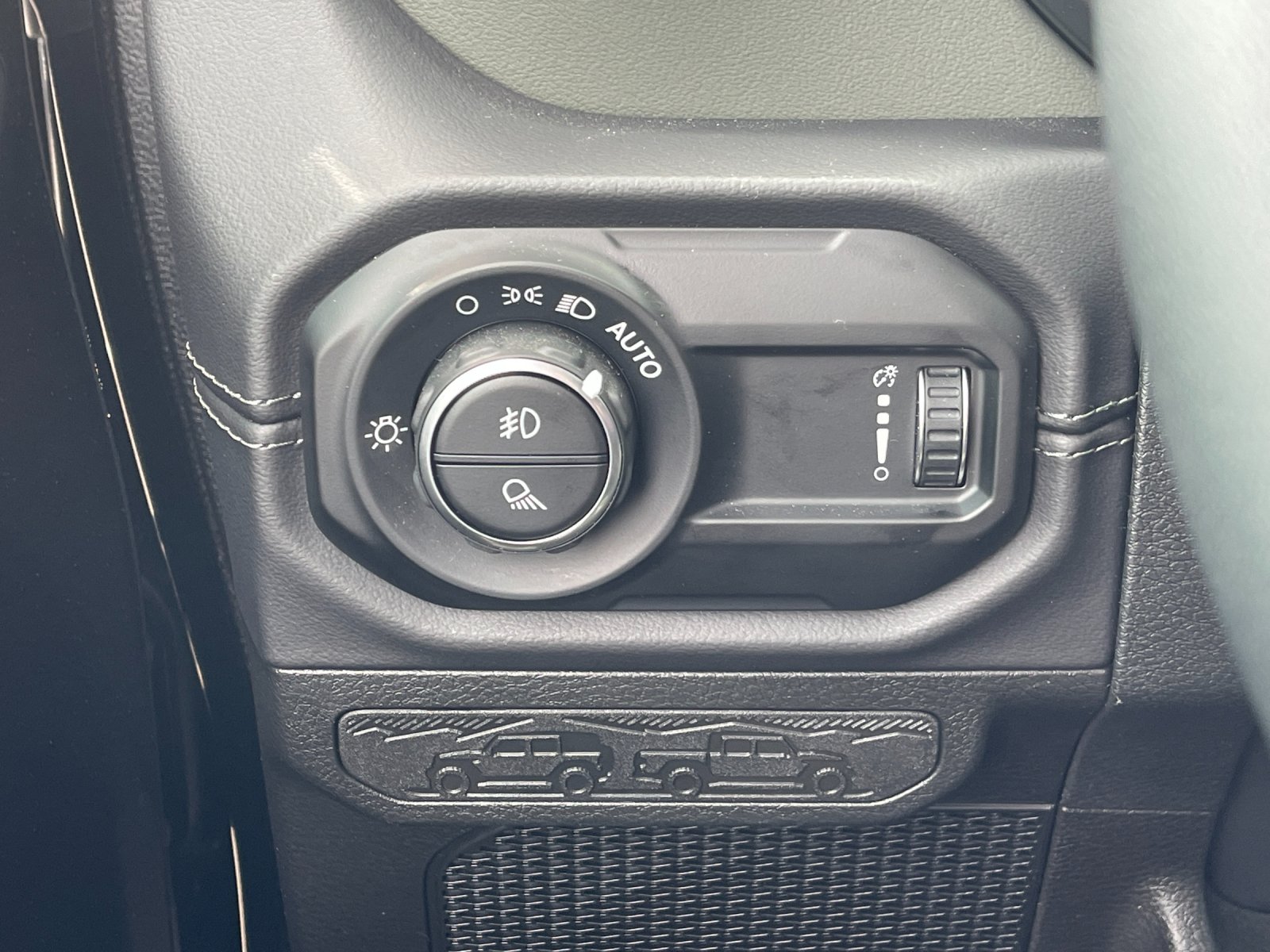 Used 2025 Black Jeep Mojave image 29