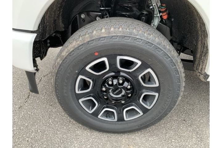 New 2025 Star White Metallic Tri-Coat Ford F-250® Platinum® image 31