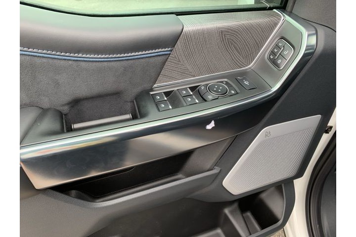 New 2025 Star White Metallic Tri-Coat Ford F-250® Platinum® image 9