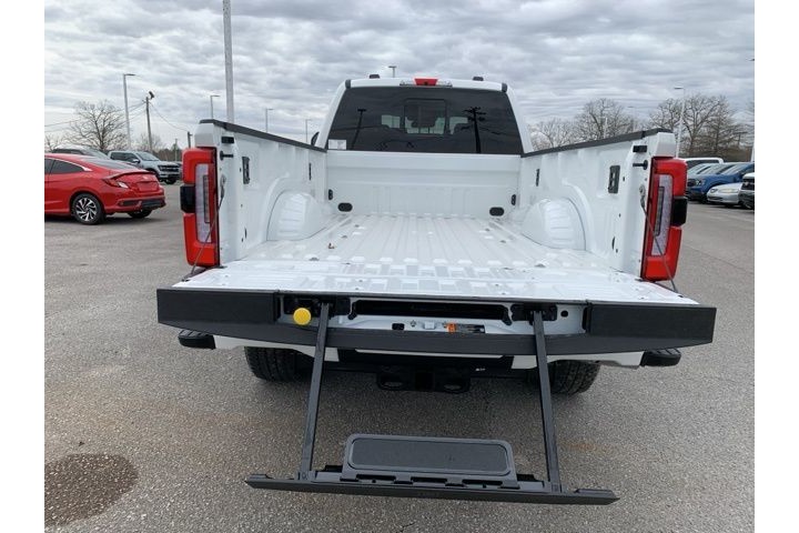 New 2025 Star White Metallic Tri-Coat Ford F-250® Platinum® image 25