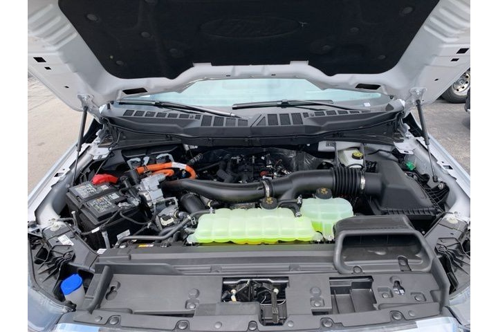 Used 2025 White Ford Lariat image 31