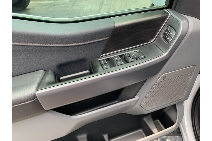 Used 2025 White Ford Lariat image 9