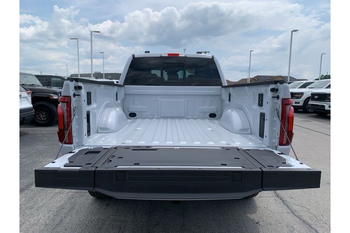 Used 2025 White Ford Lariat image 24