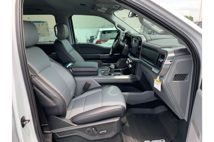 Used 2025 White Ford Lariat image 26