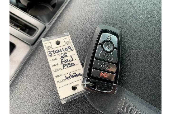 Used 2025 White Ford Lariat image 29