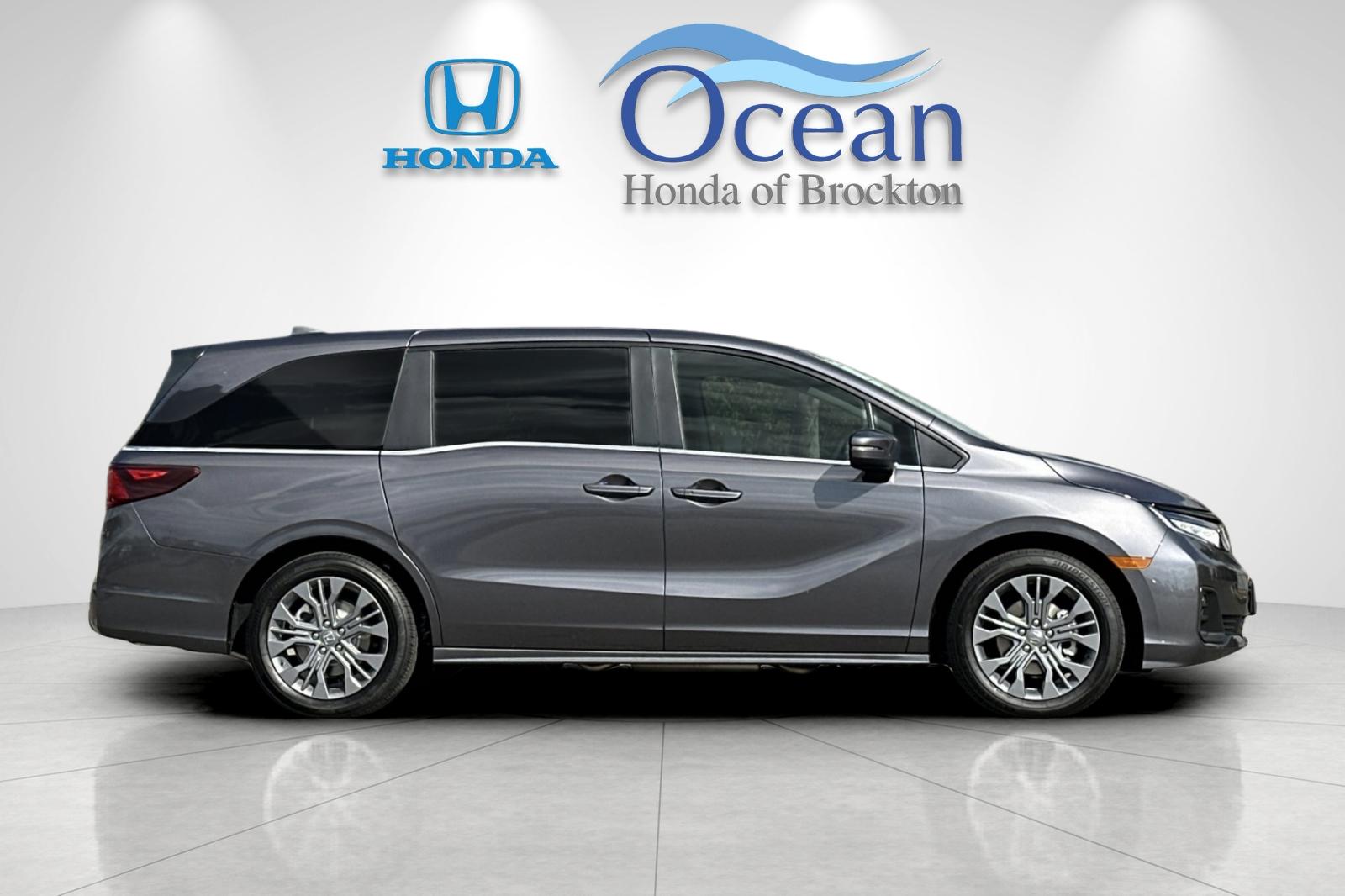 New 2026 Modern Steel Metallic Honda Touring image 6