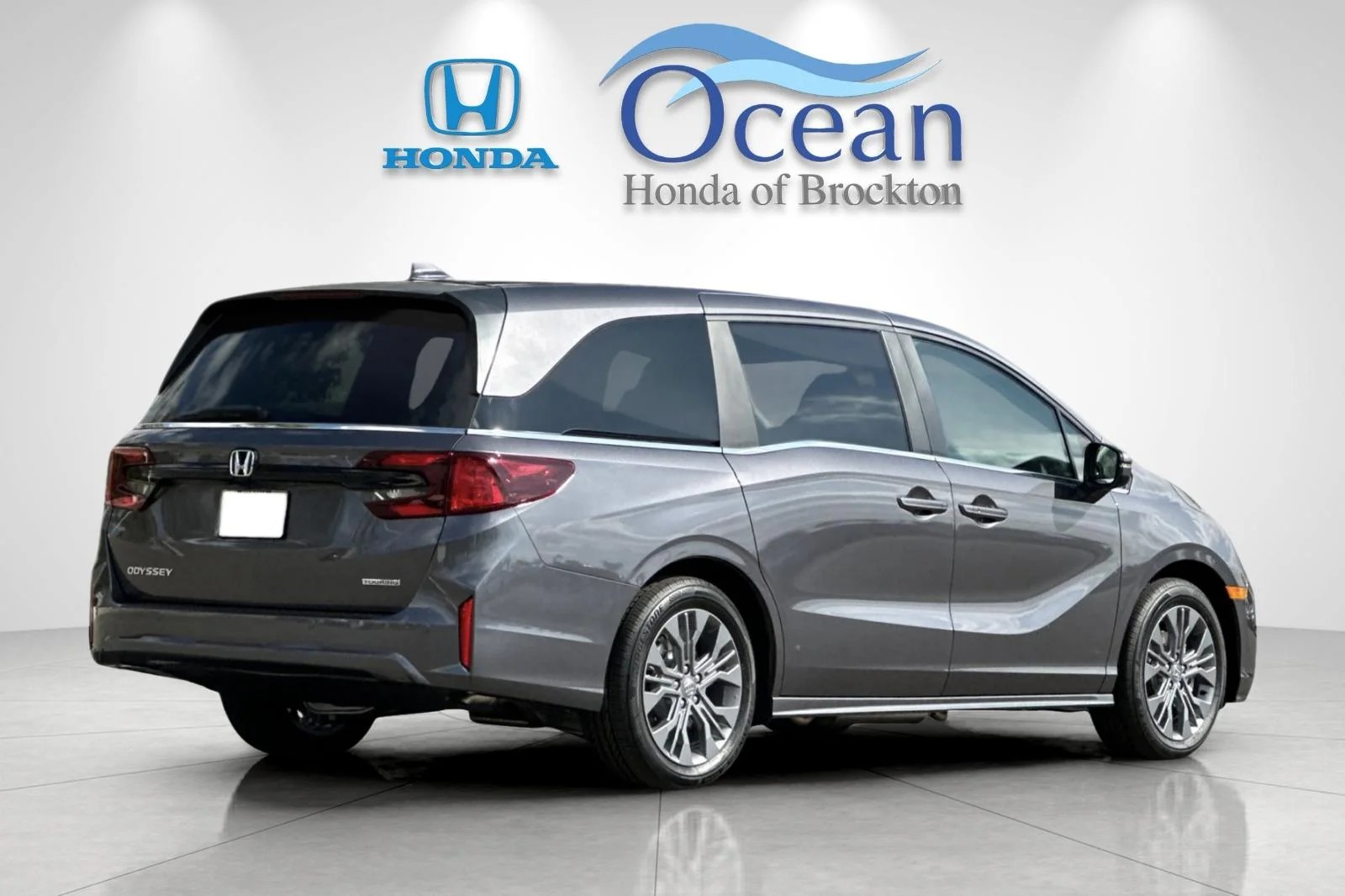 New 2026 Modern Steel Metallic Honda Touring image 5