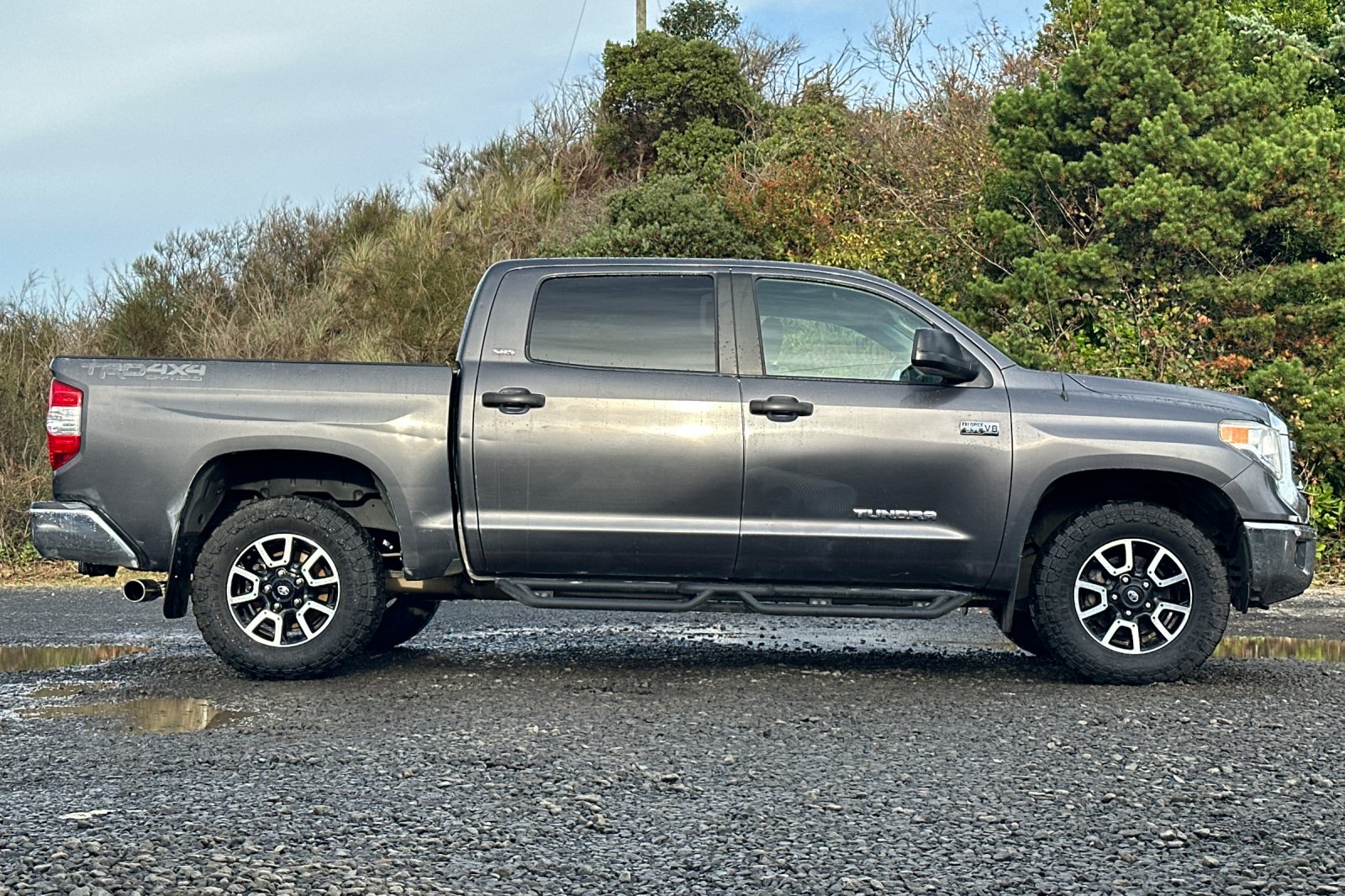 Used 2017 Gray Toyota SR5 image 3