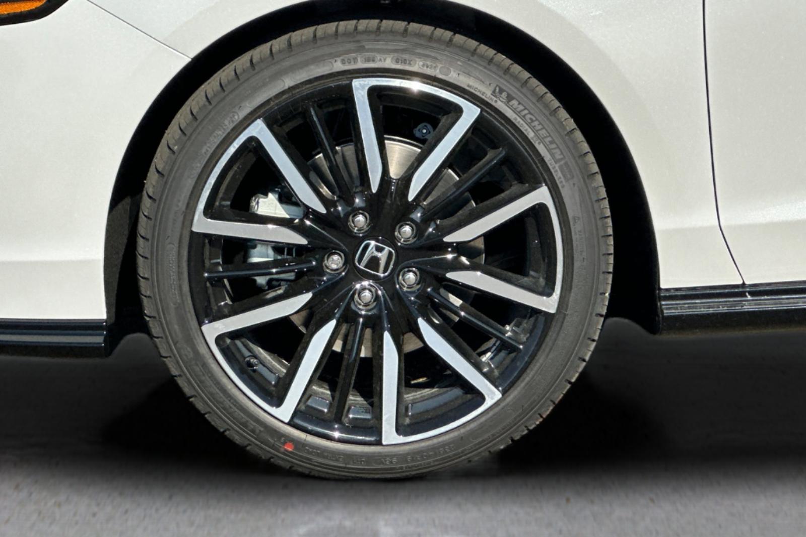 New 2025 Silver Honda Touring image 32