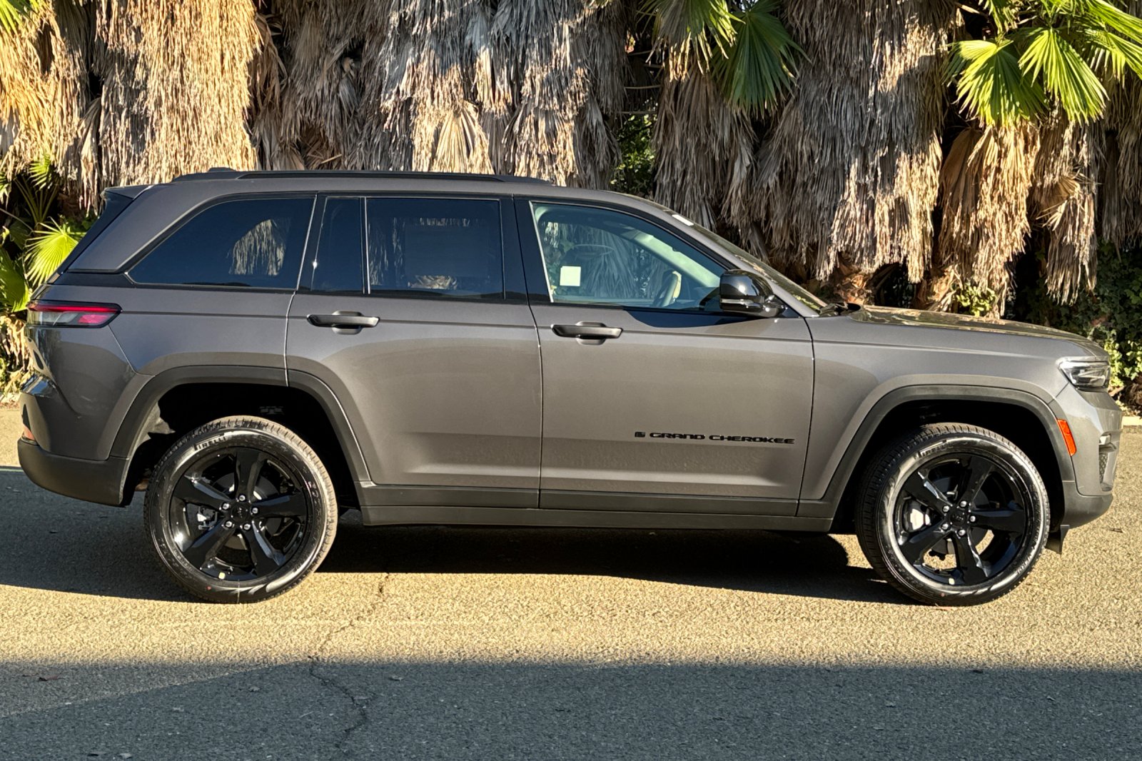 New 2025 Jeep Grand Cherokee Limited 4D Sport Utility in Newark New 2025 Jeep Grand Cherokee Limited 4D Sport Utility in Newark