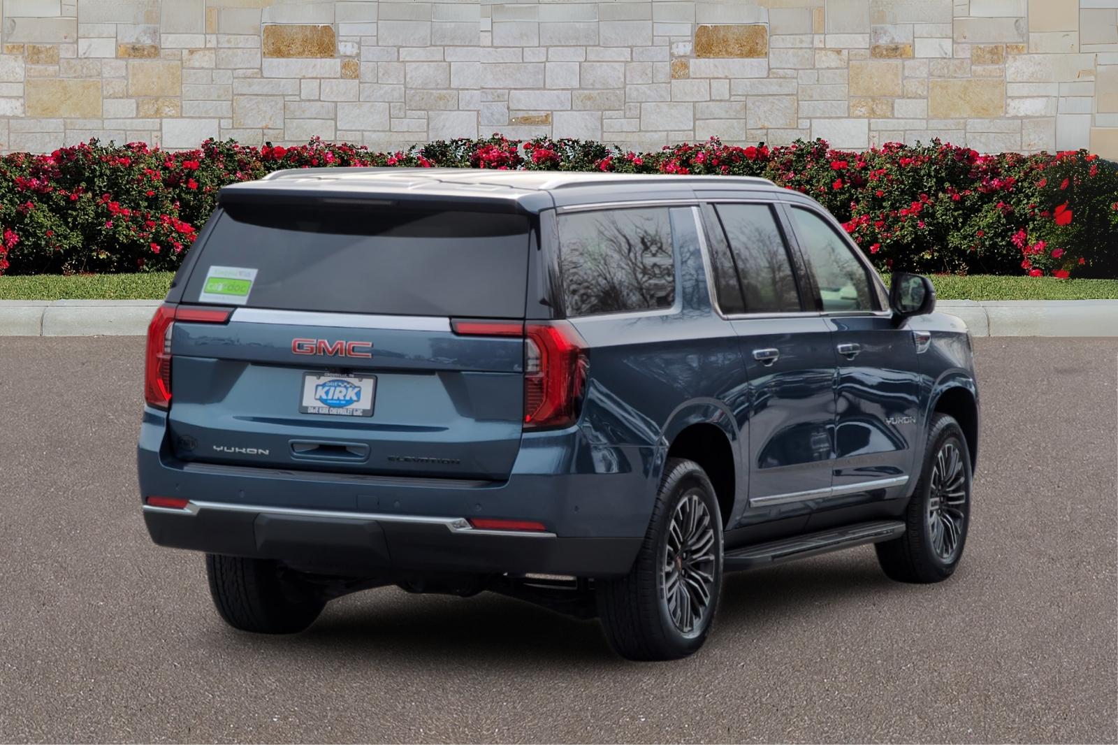 Used 2026  GMC Elevation image 3
