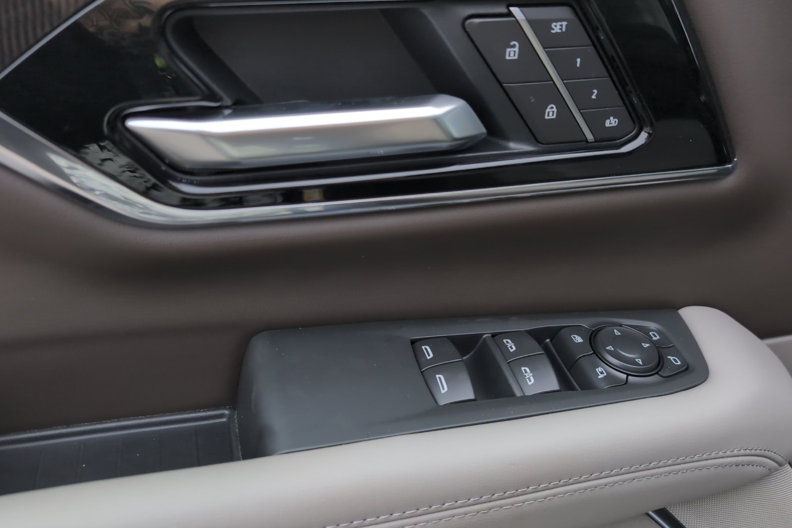 Used 2026  GMC Elevation image 12