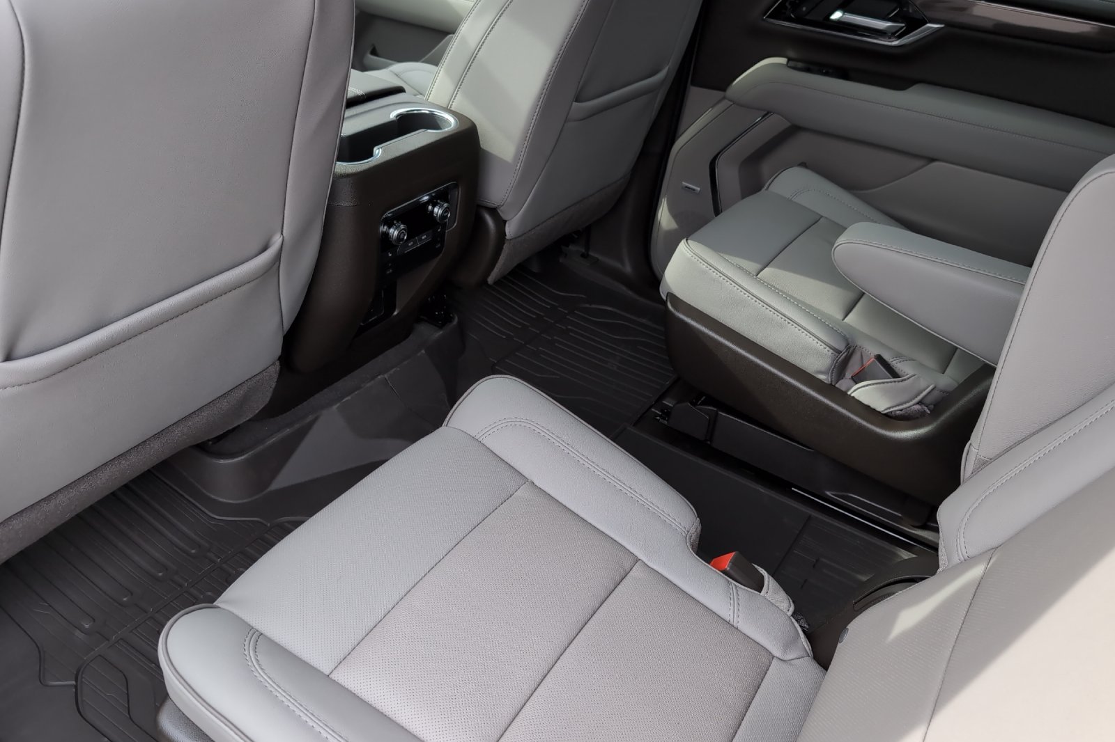 Used 2026  GMC Elevation image 13