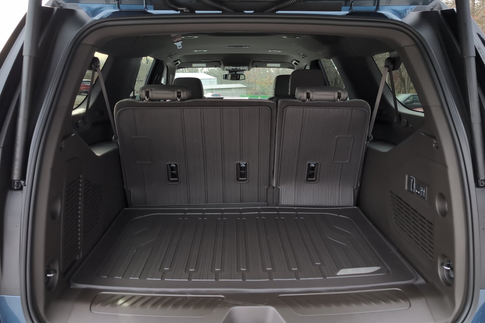 Used 2026  GMC Elevation image 17