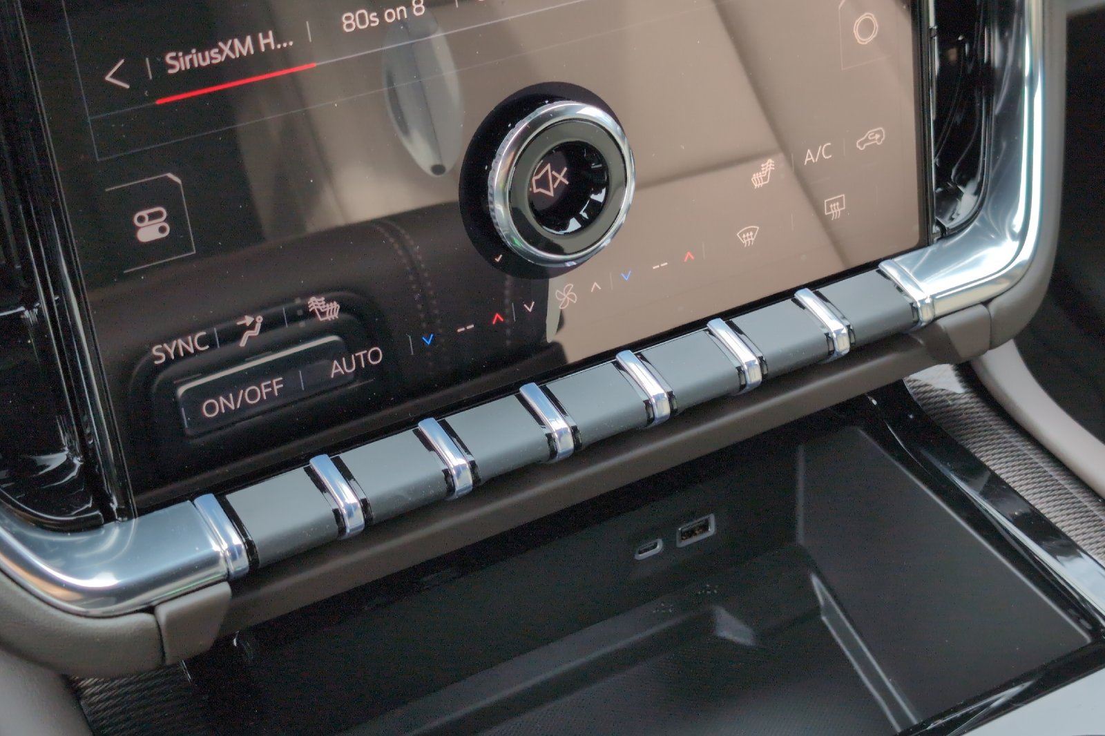 Used 2026  GMC Elevation image 23