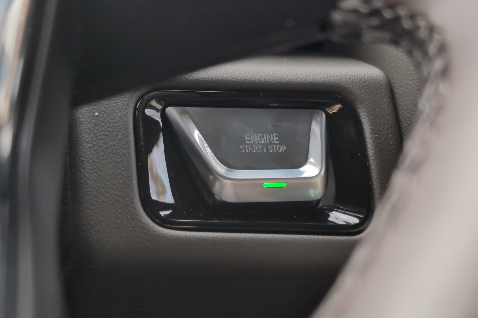 Used 2026  GMC Elevation image 25
