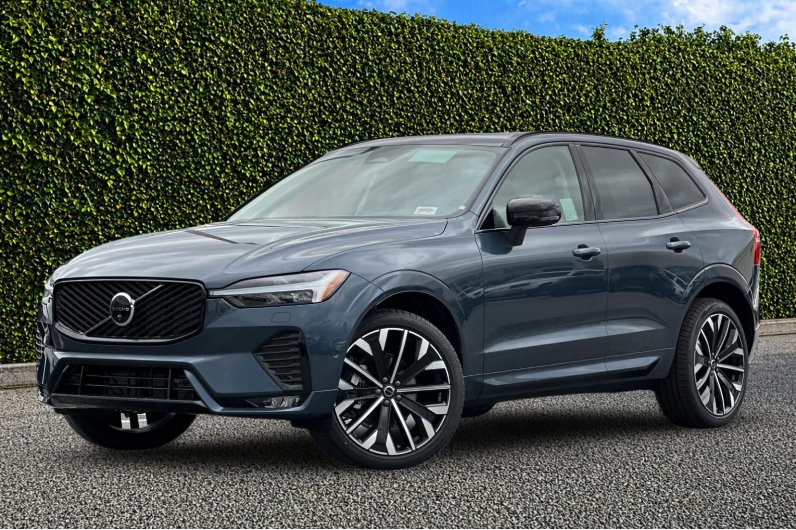 2026 Volvo XC60 B5 Ultra Dark AWD's photo