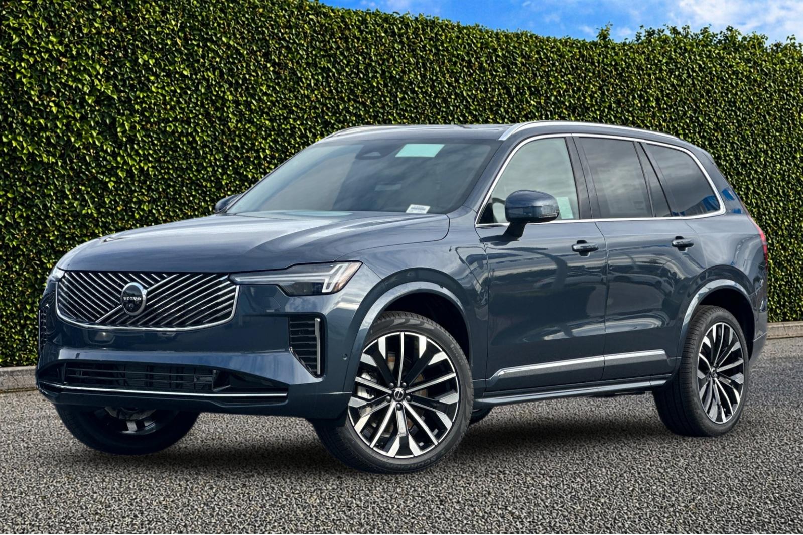 2026 Volvo XC90 B5 Plus Bright 4WD's photo