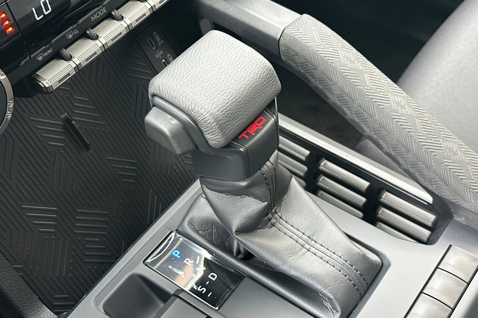 2025 Toyota Tacoma TRD Sport - Photo 18