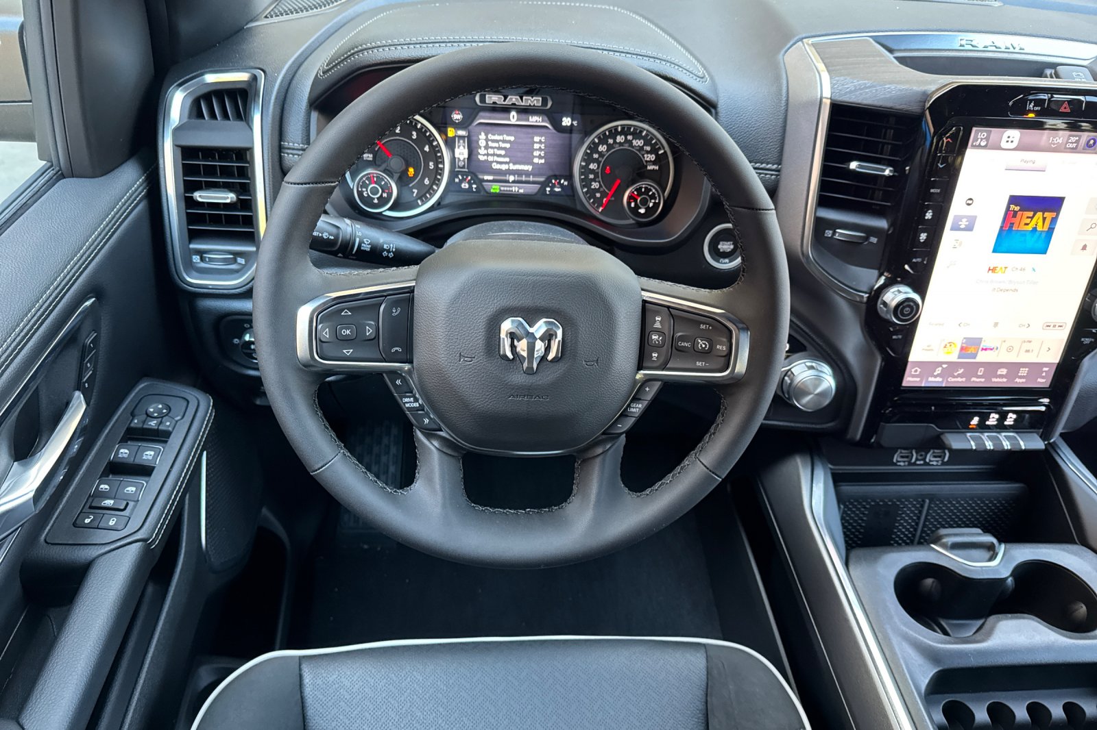New 2026 Diamond Black Crystal Pearl-Coat Exterior Paint RAM Laramie image 13
