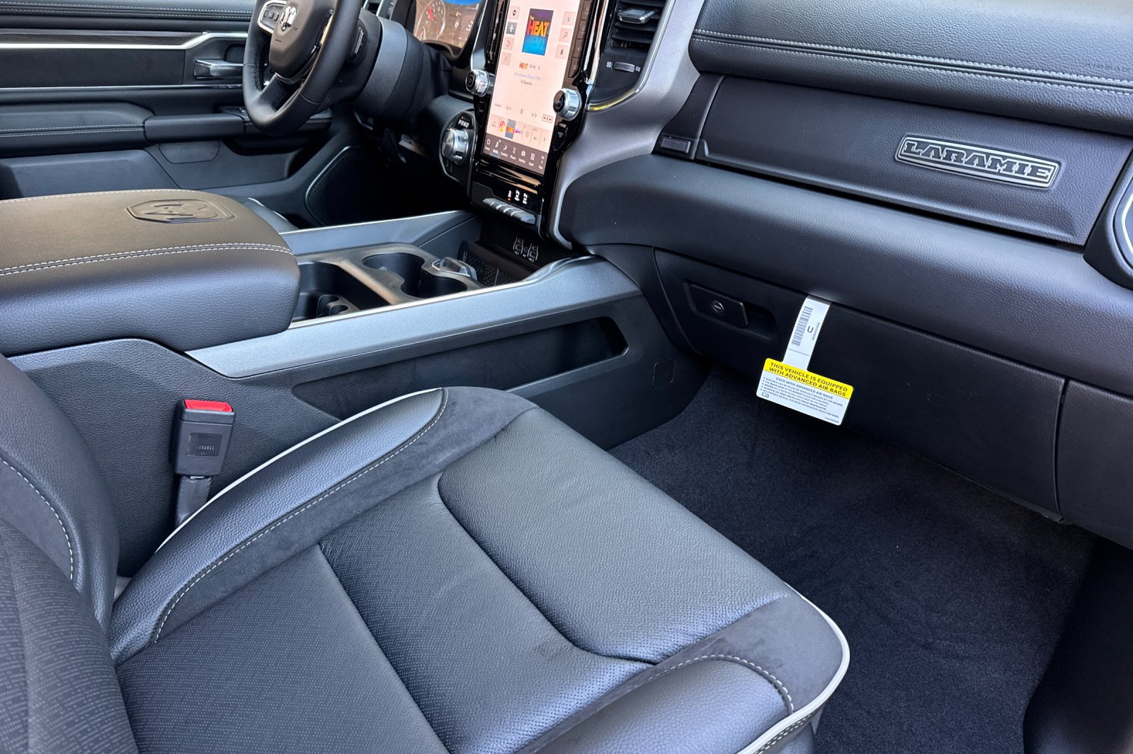 New 2026 Diamond Black Crystal Pearl-Coat Exterior Paint RAM Laramie image 14