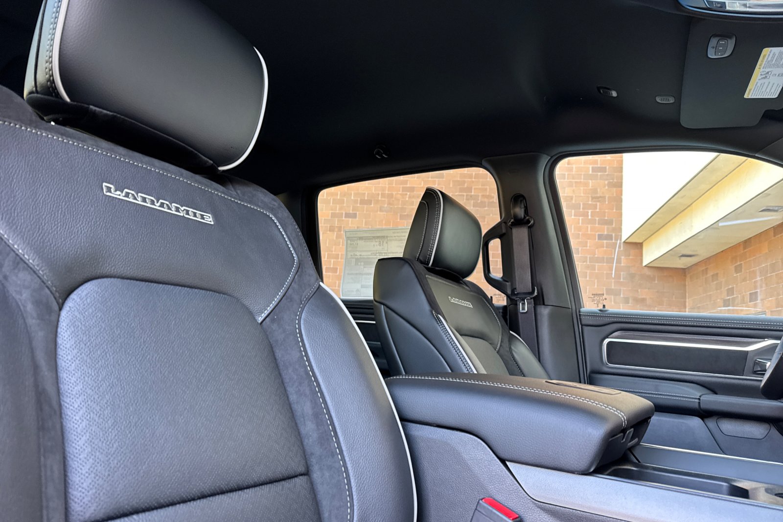 New 2026 Diamond Black Crystal Pearl-Coat Exterior Paint RAM Laramie image 15