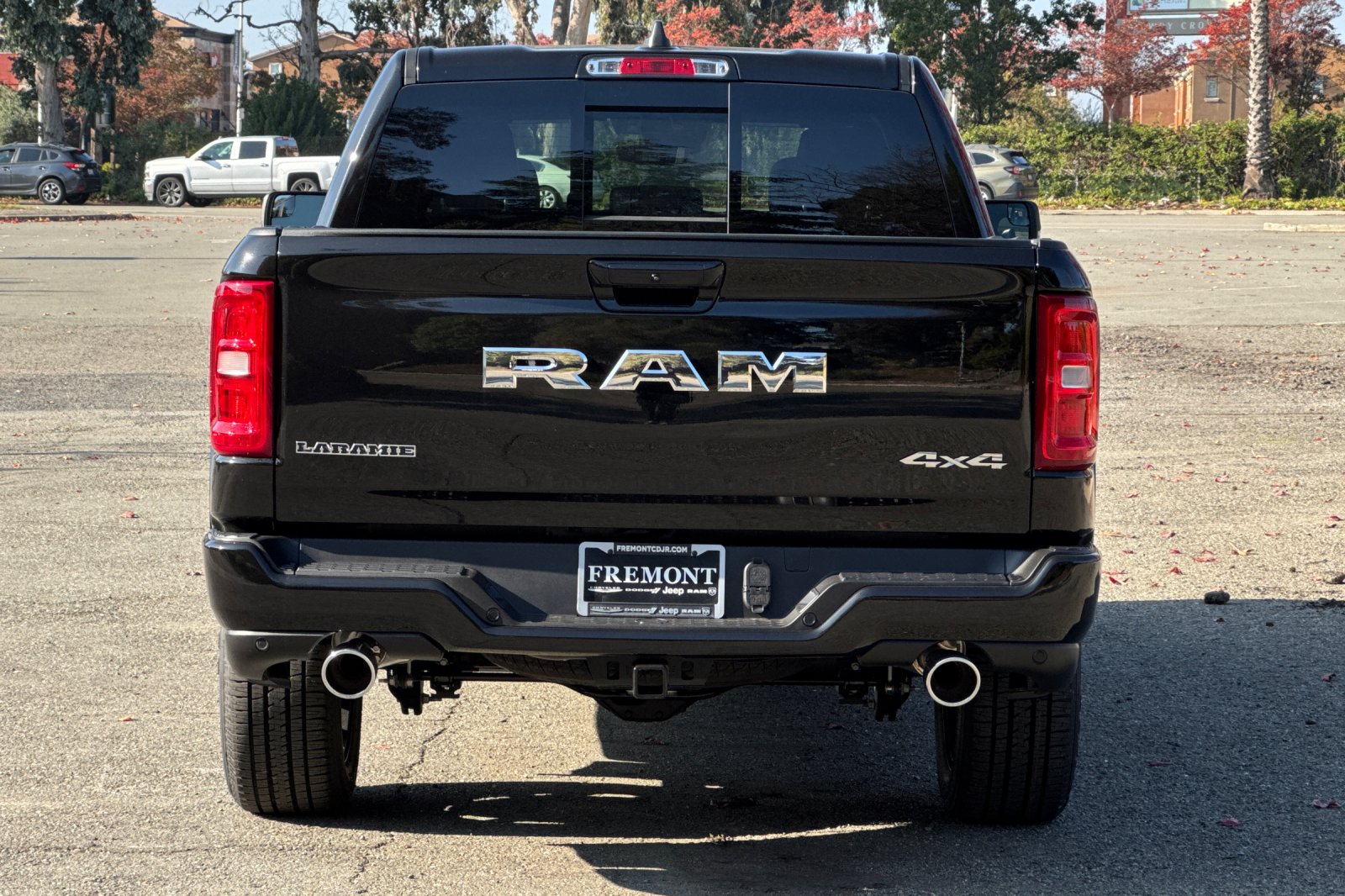New 2026 Diamond Black Crystal Pearl-Coat Exterior Paint RAM Laramie image 4
