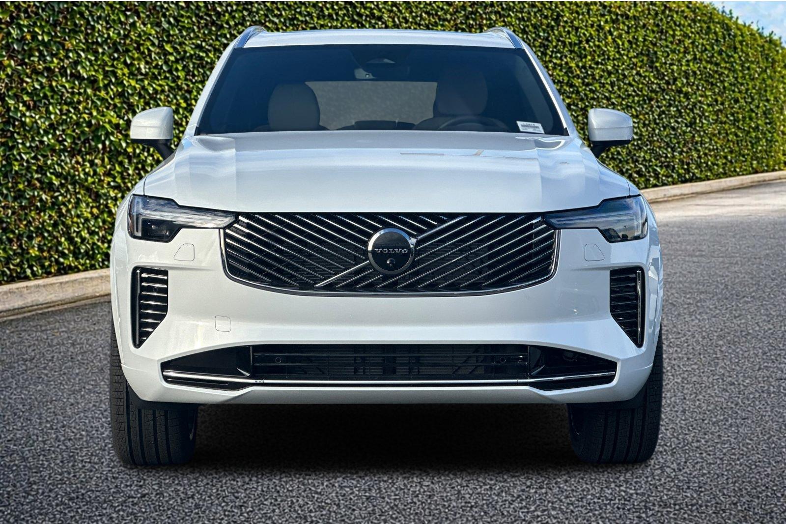 New 2026 Crystal White Volvo Plus image 9