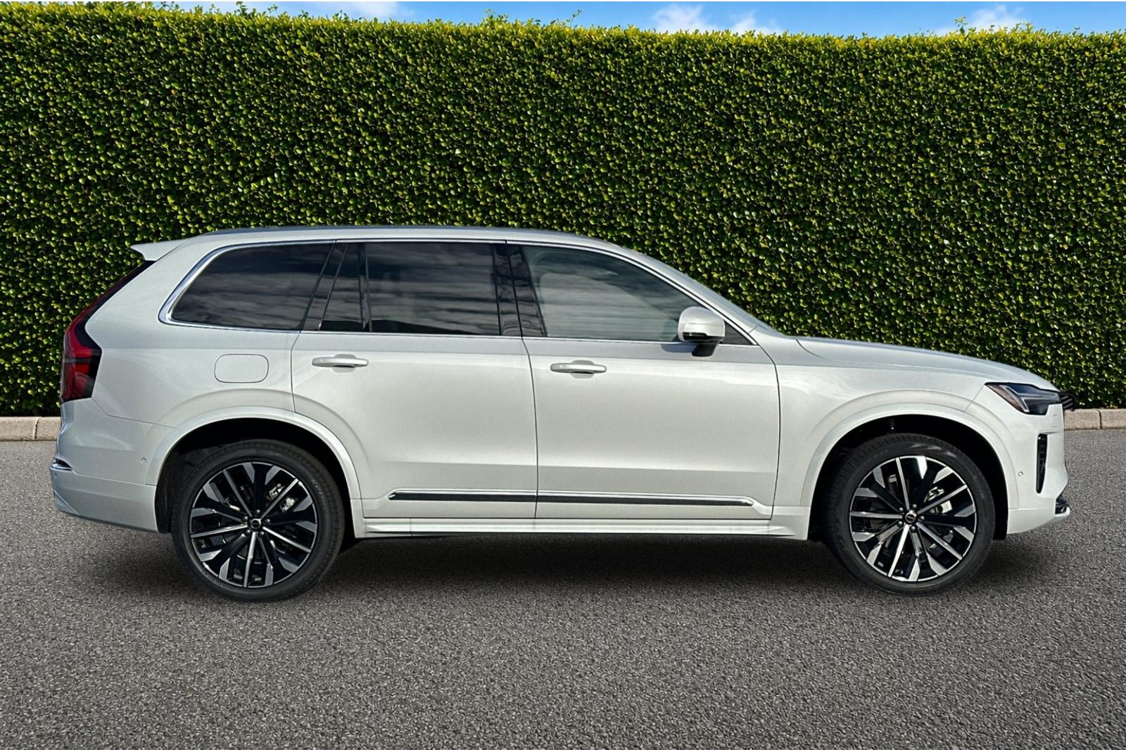New 2026 Crystal White Volvo Plus image 7