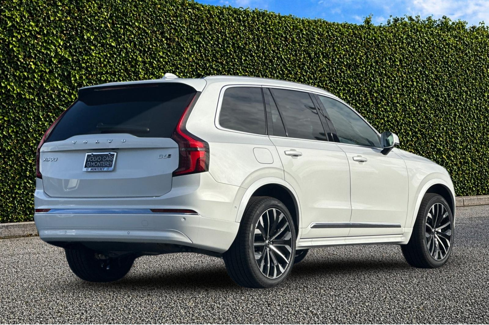 New 2026 Crystal White Volvo Plus image 6