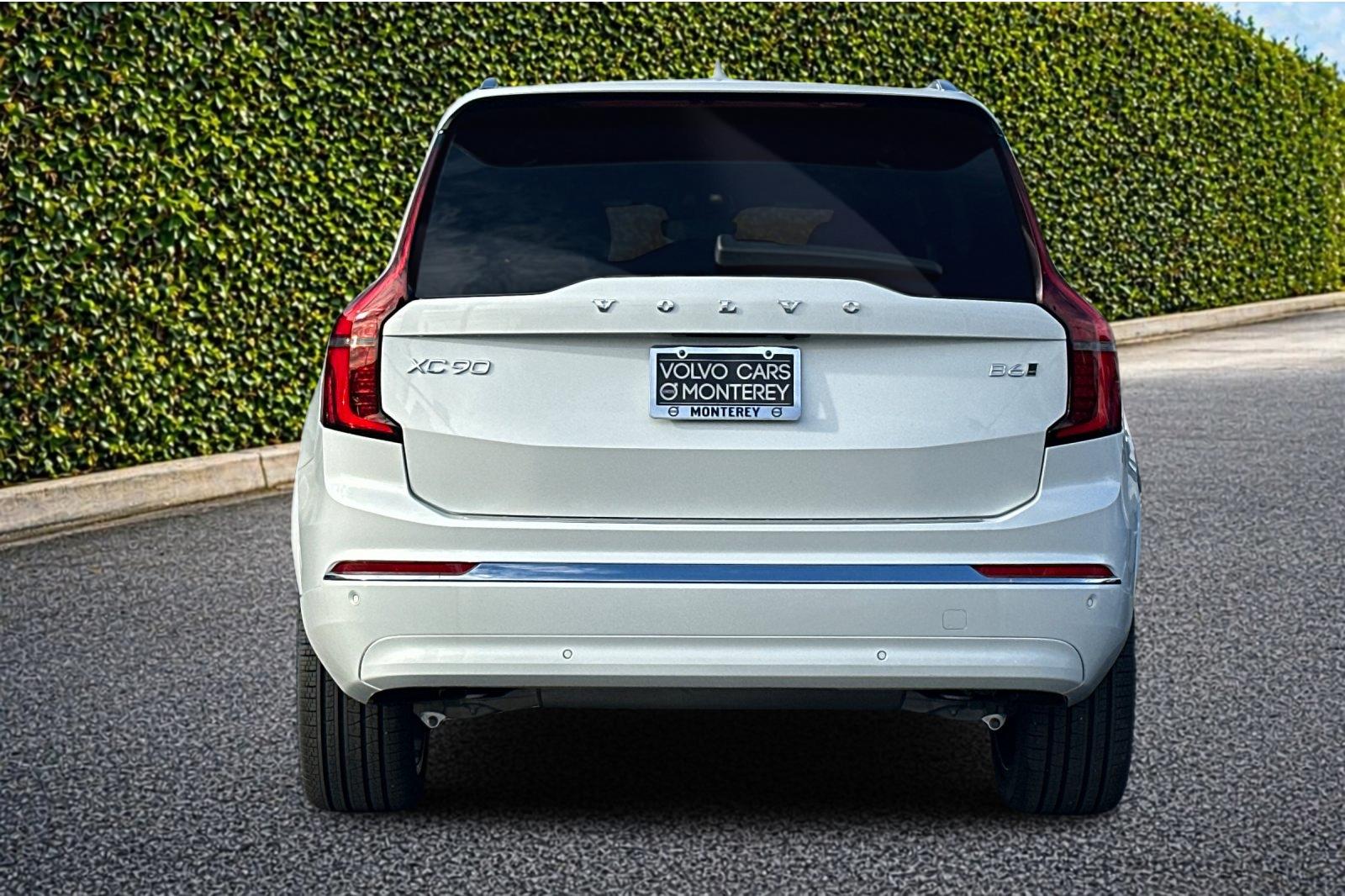 New 2026 Crystal White Volvo Plus image 5