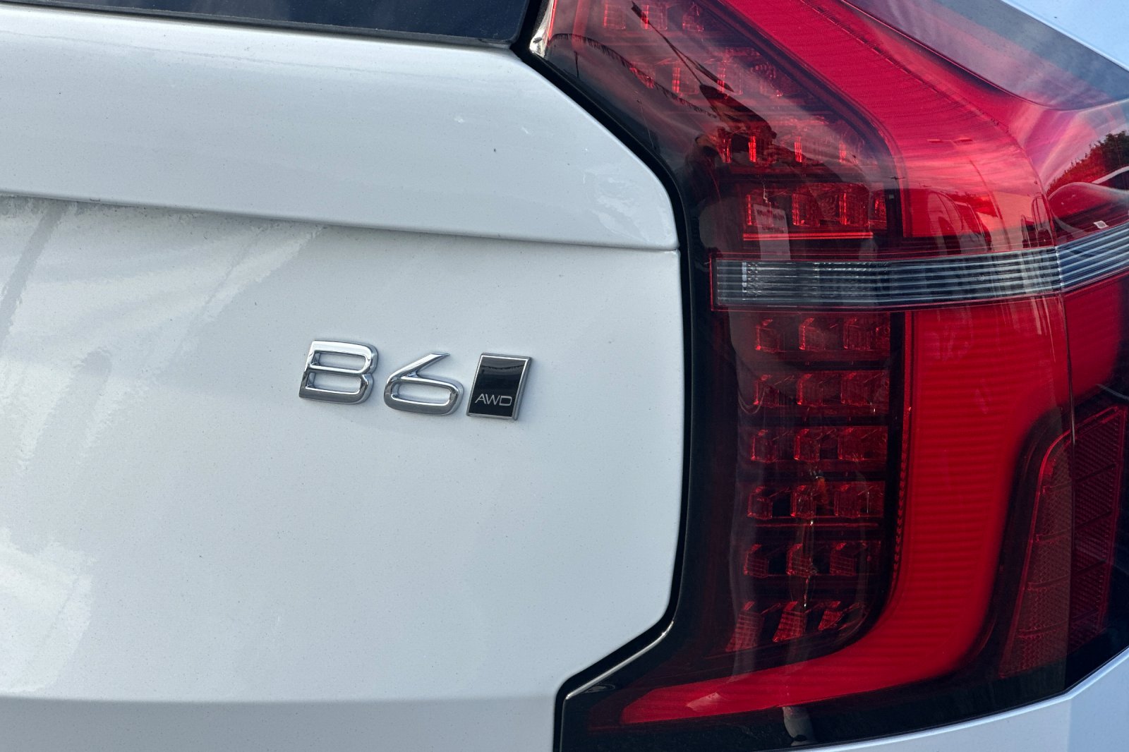 New 2026 Crystal White Volvo Plus image 28