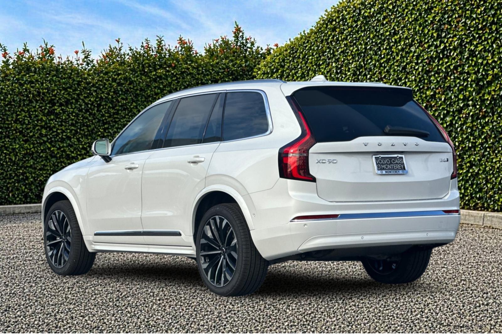 New 2026 Crystal White Volvo Plus image 4