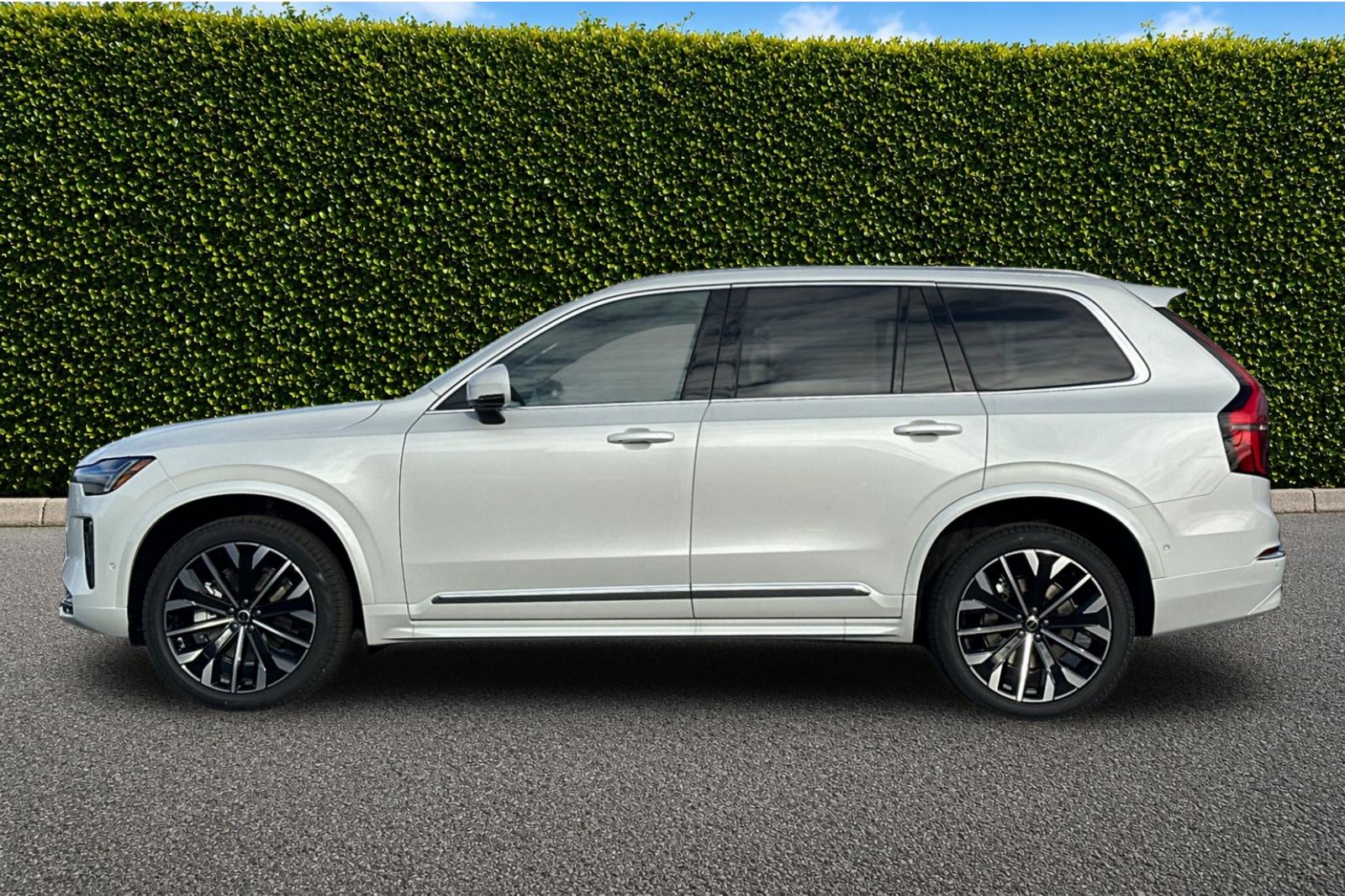 New 2026 Crystal White Volvo Plus image 3