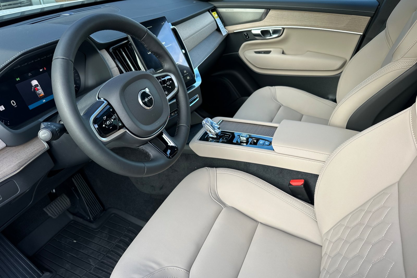 New 2026 Crystal White Volvo Plus image 10