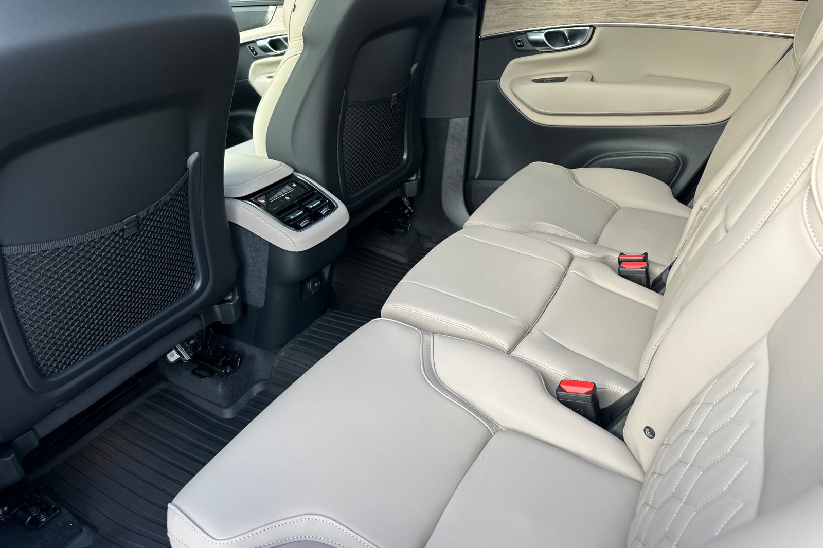 New 2026 Crystal White Volvo Plus image 12
