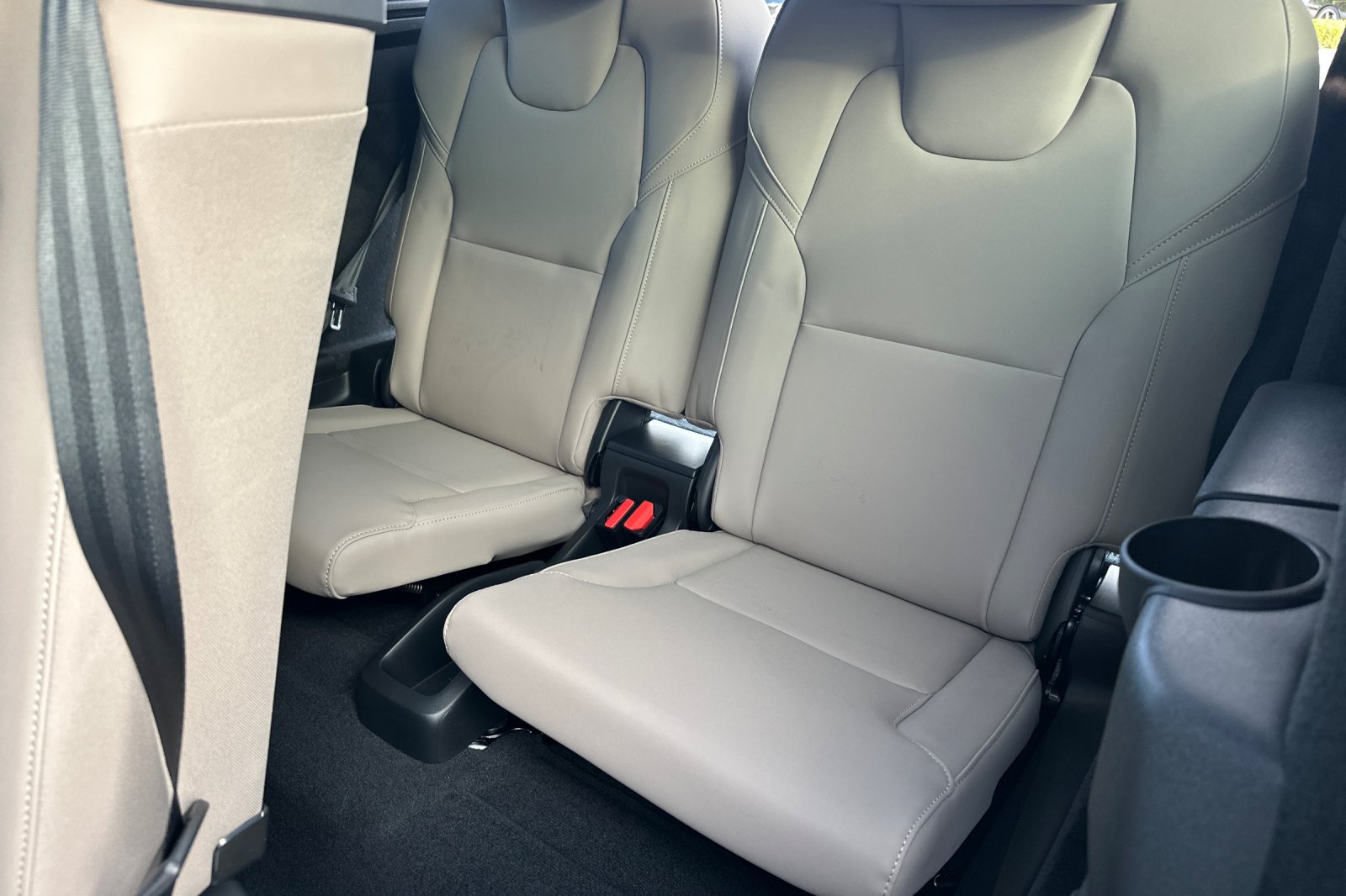 New 2026 Crystal White Volvo Plus image 15
