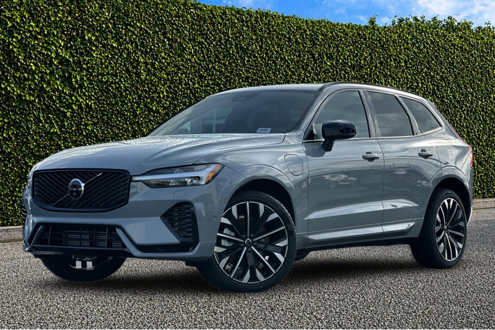 2026 Volvo XC60 T8 Ultra Dark AWD's photo