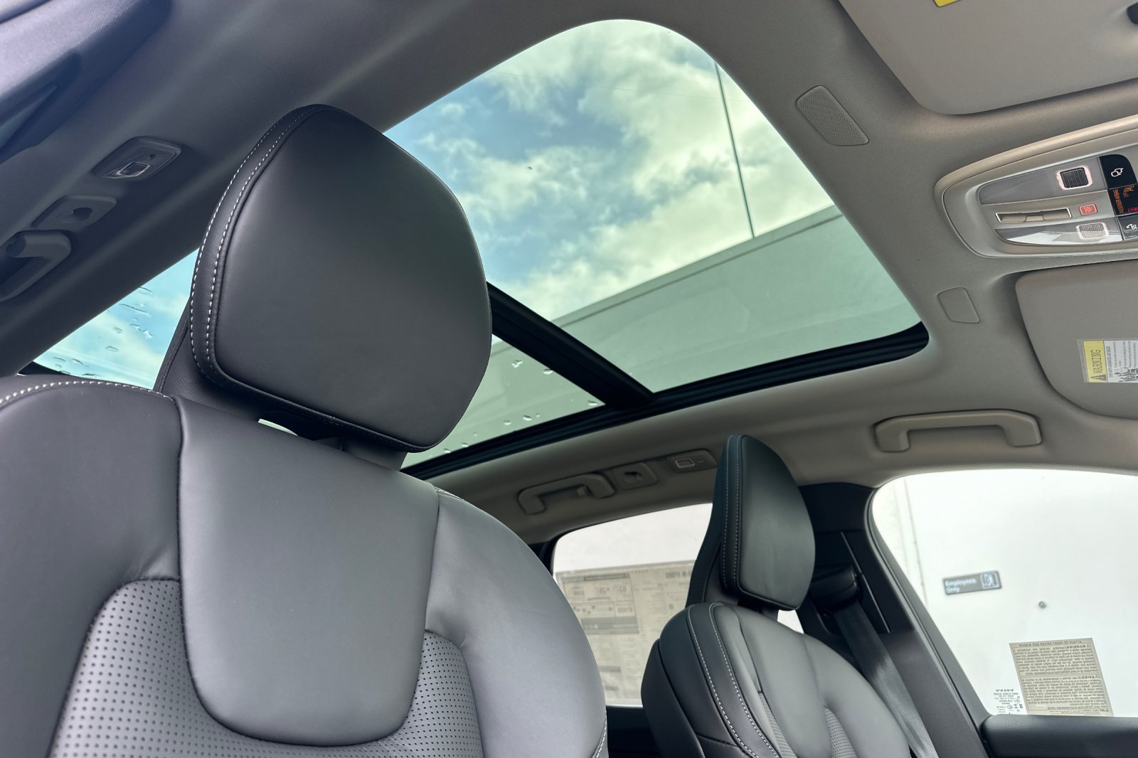 2026 Volvo XC60 Ultra - Photo 17
