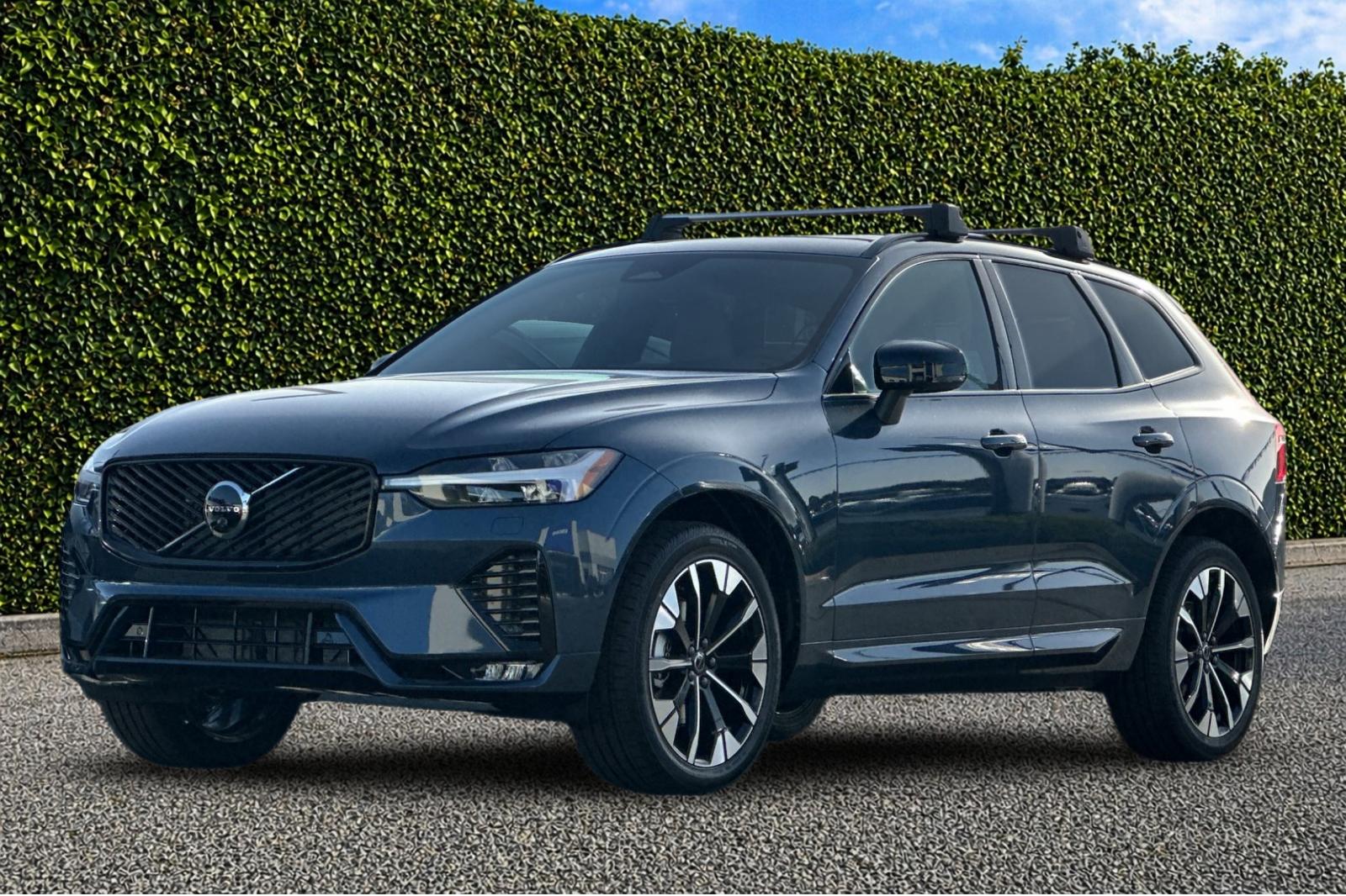 2026 Volvo XC60 B5 Plus Dark AWD's photo