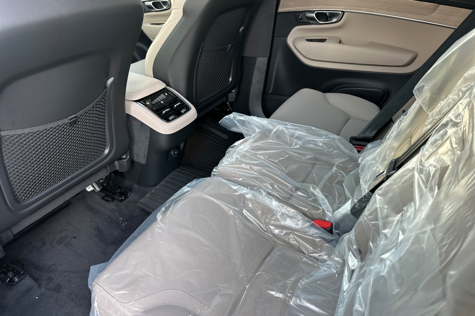 New 2026 Crystal White Volvo Plus image 12
